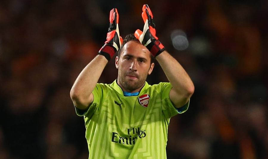 Co za babol bramkarza Arsenalu! Wrzucił sobie piłkę do bramki (VIDEO)